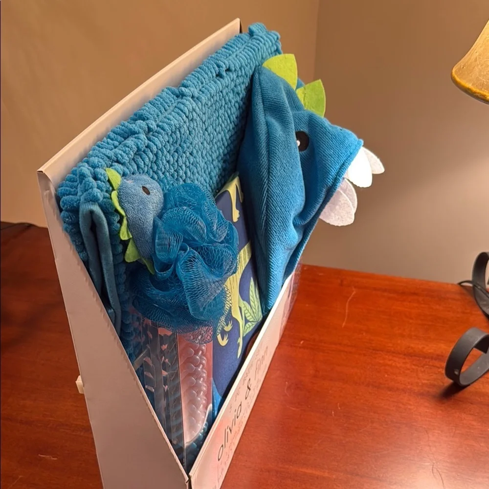Olivia & Finn Dinosaur 5 piece Bath Set - Blue & Green, NEW!